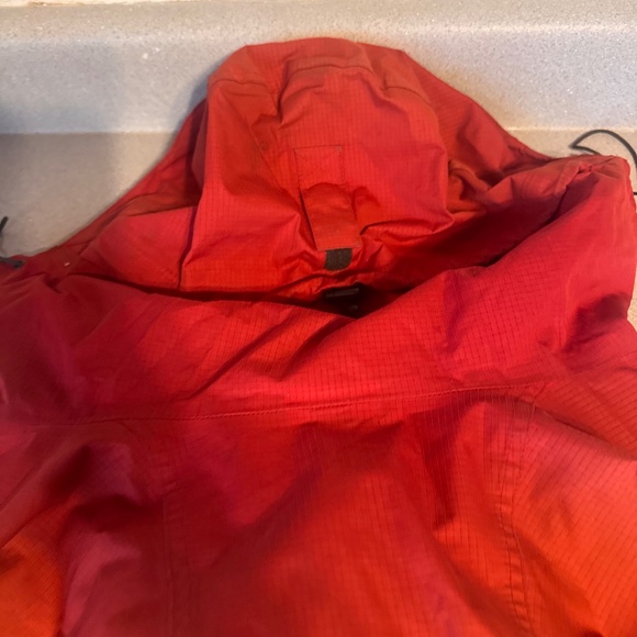 Experience warmth with Helly Hansen's vibrant red and charcoal jacket. Ideal for - Picture 9 of 12